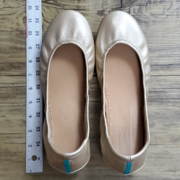Tieks Shoes - Size 11 champagne tieks